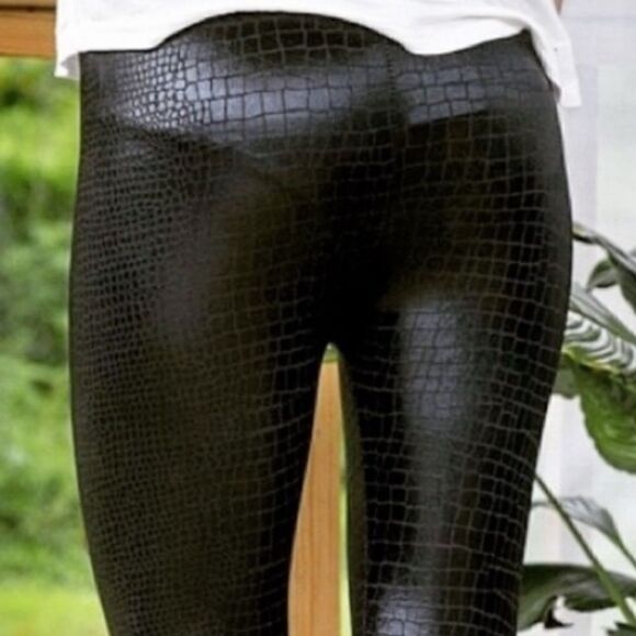 Textured  Croc  Leggings - Picture 6 of 11